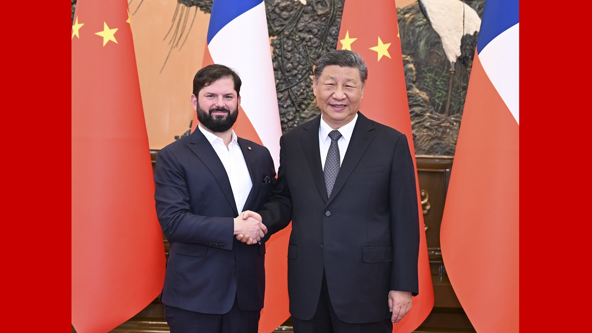 習近平會見智利總統博里奇